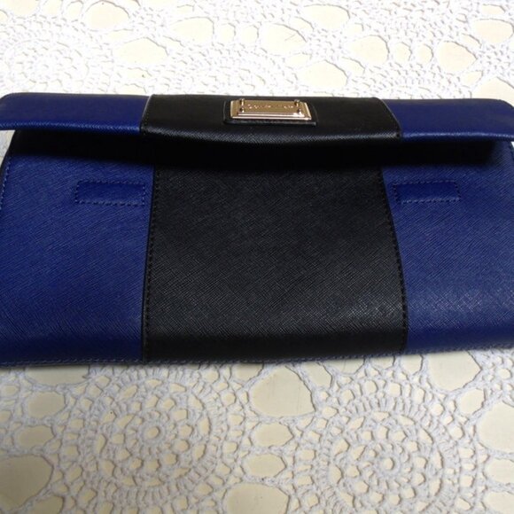 CALVIN KLEIN SAFFIANO LEATHER BAG - Picture 8 of 8